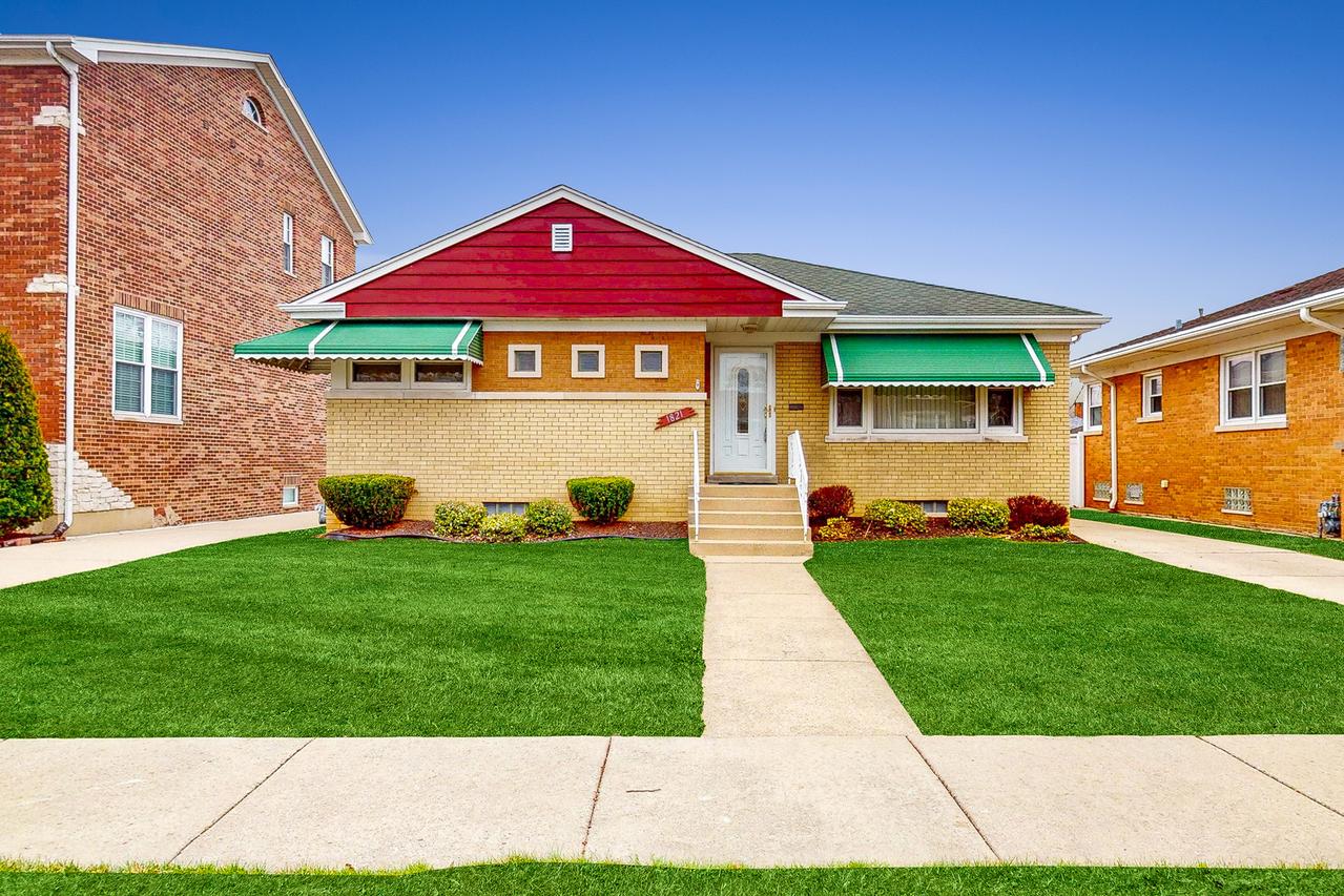 1821 Buckingham Ave., Westchester, IL 60154