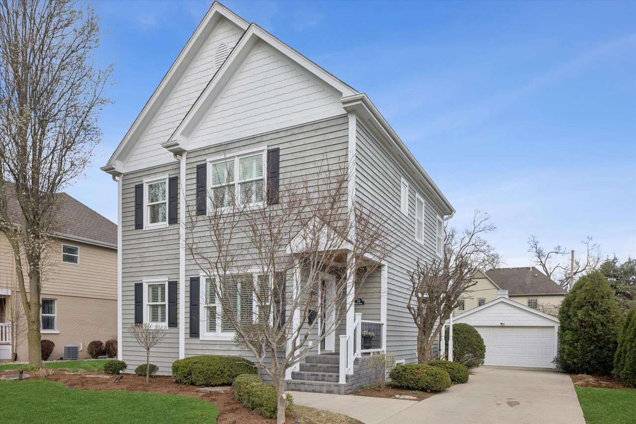 131 Indian Dr., Clarendon Hills, IL 60514