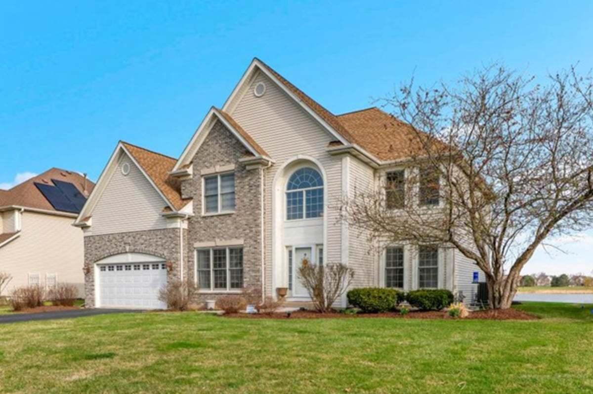 415 Mallard Point Dr., North Aurora, IL 60542