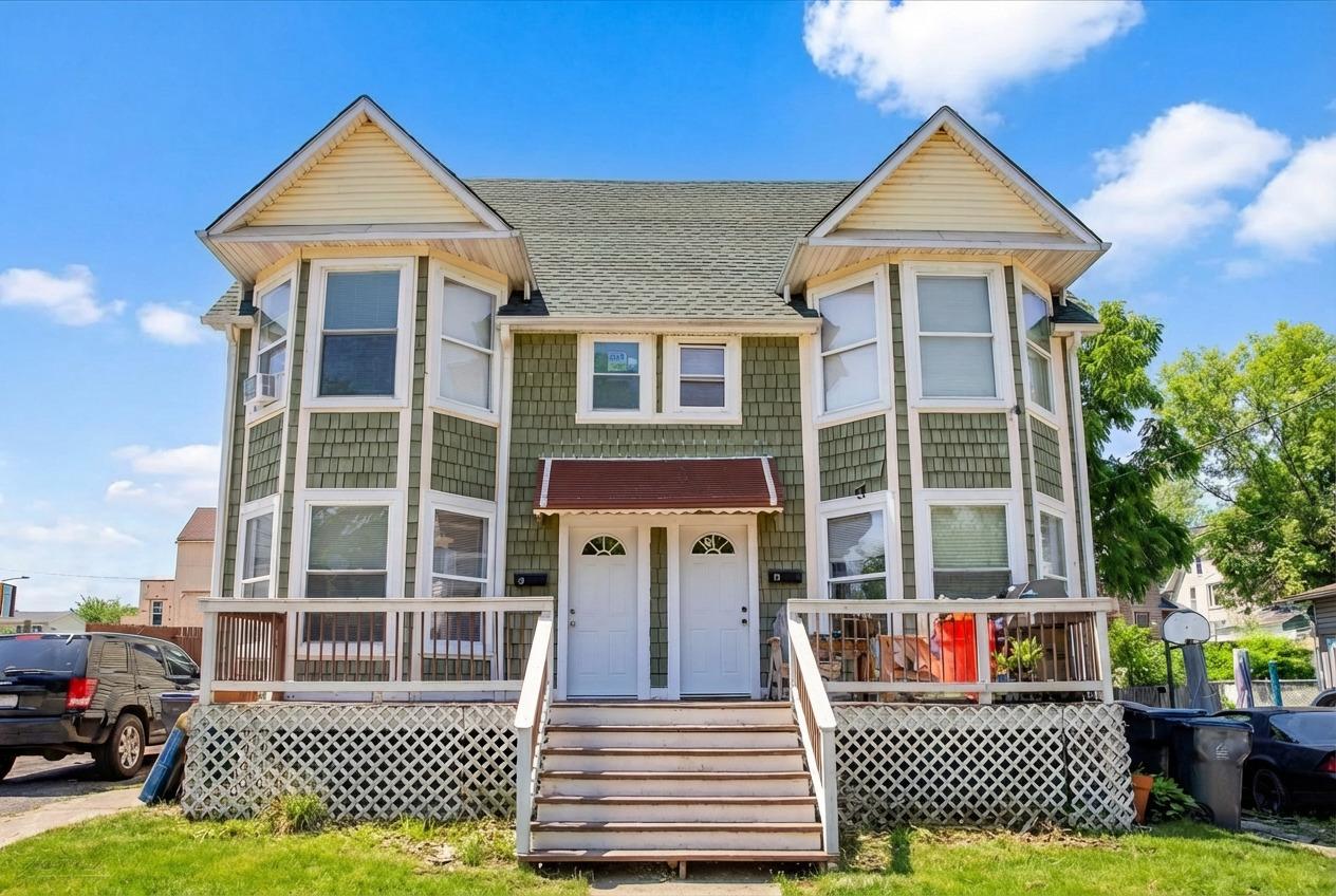 10-12 N Park Ave., Waukegan, IL 60085