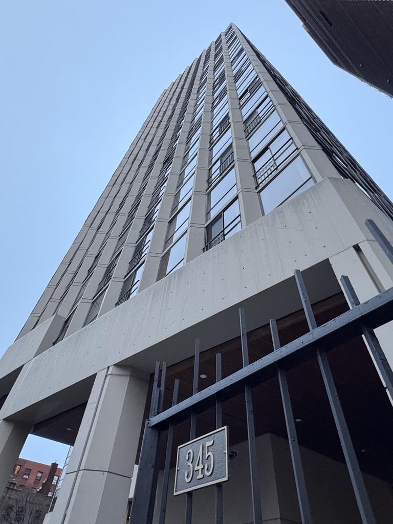 345 W Fullerton Pkwy. #2105, Chicago, IL 60614