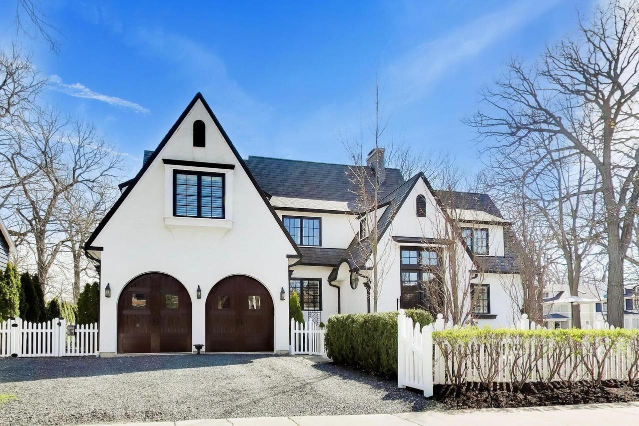 91 Abbottsford Rd., Winnetka, IL 60093