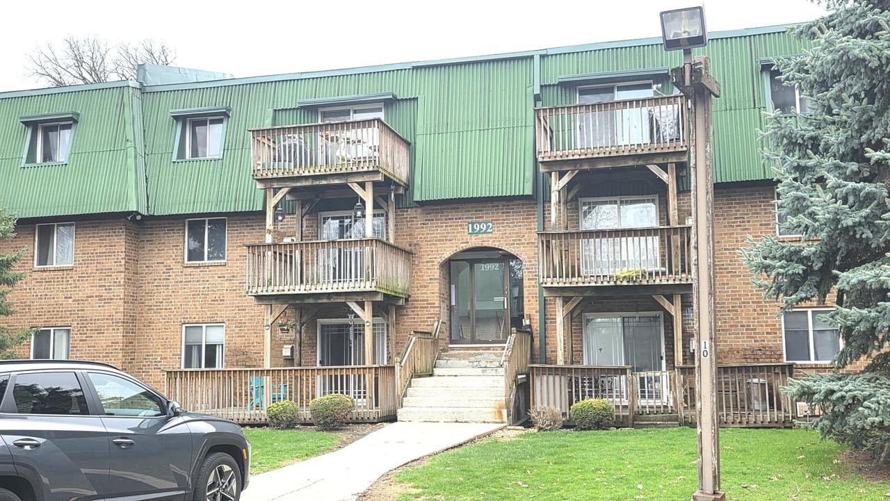 1992 Tall Oaks Dr. #2B, Aurora, IL 60505