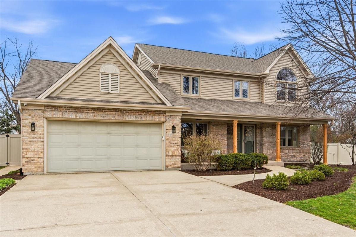 334 E Mckenna Ct., Elmhurst, IL 60126