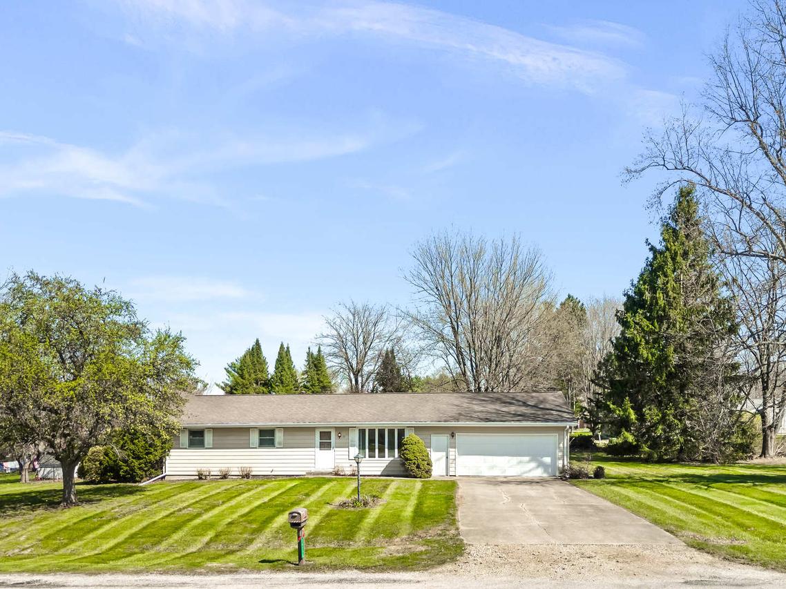 14735 Lunar Dr., Bloomington, IL 61705