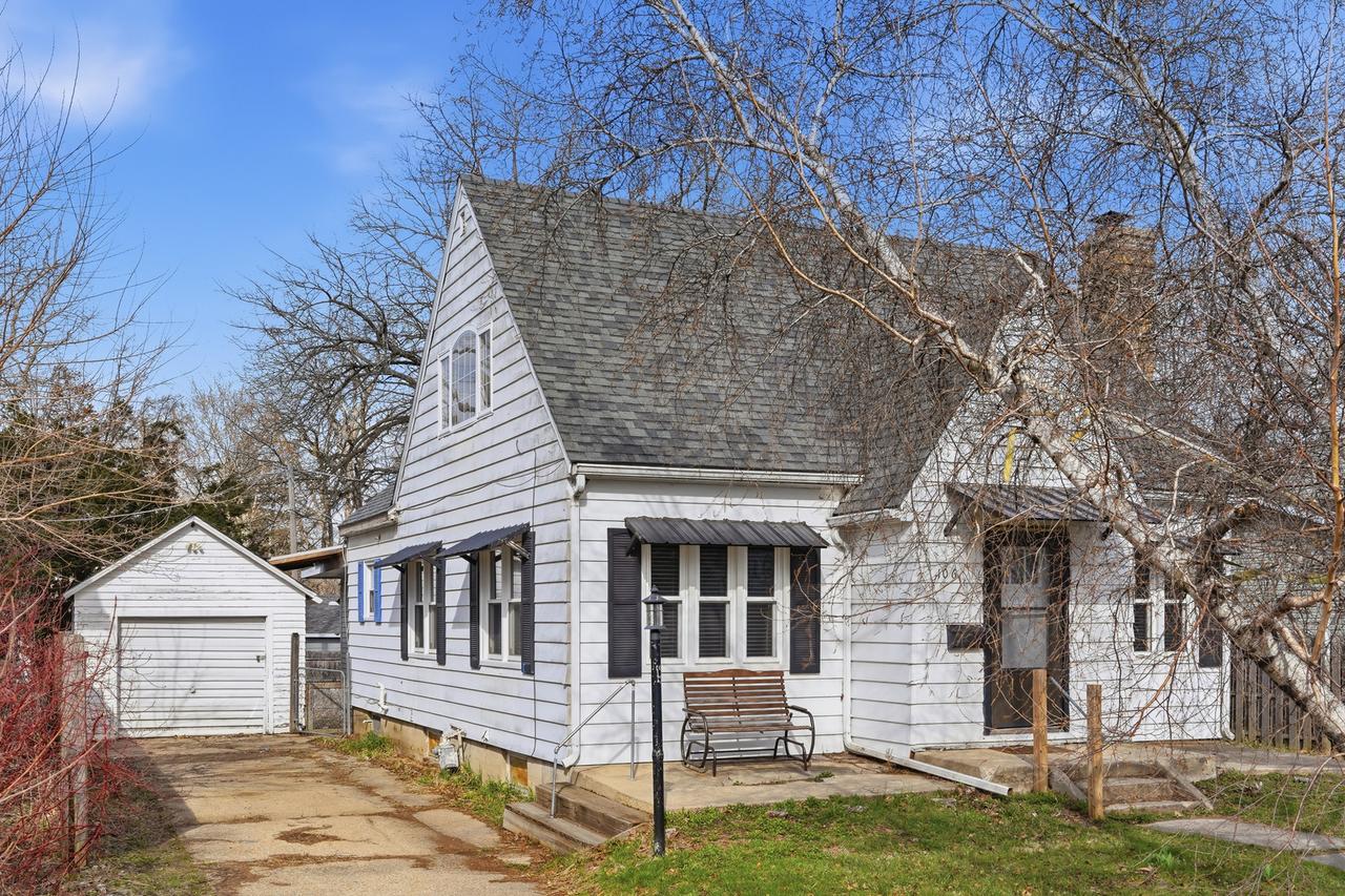 106 S Mulberry St., Mount Morris, IL 61054