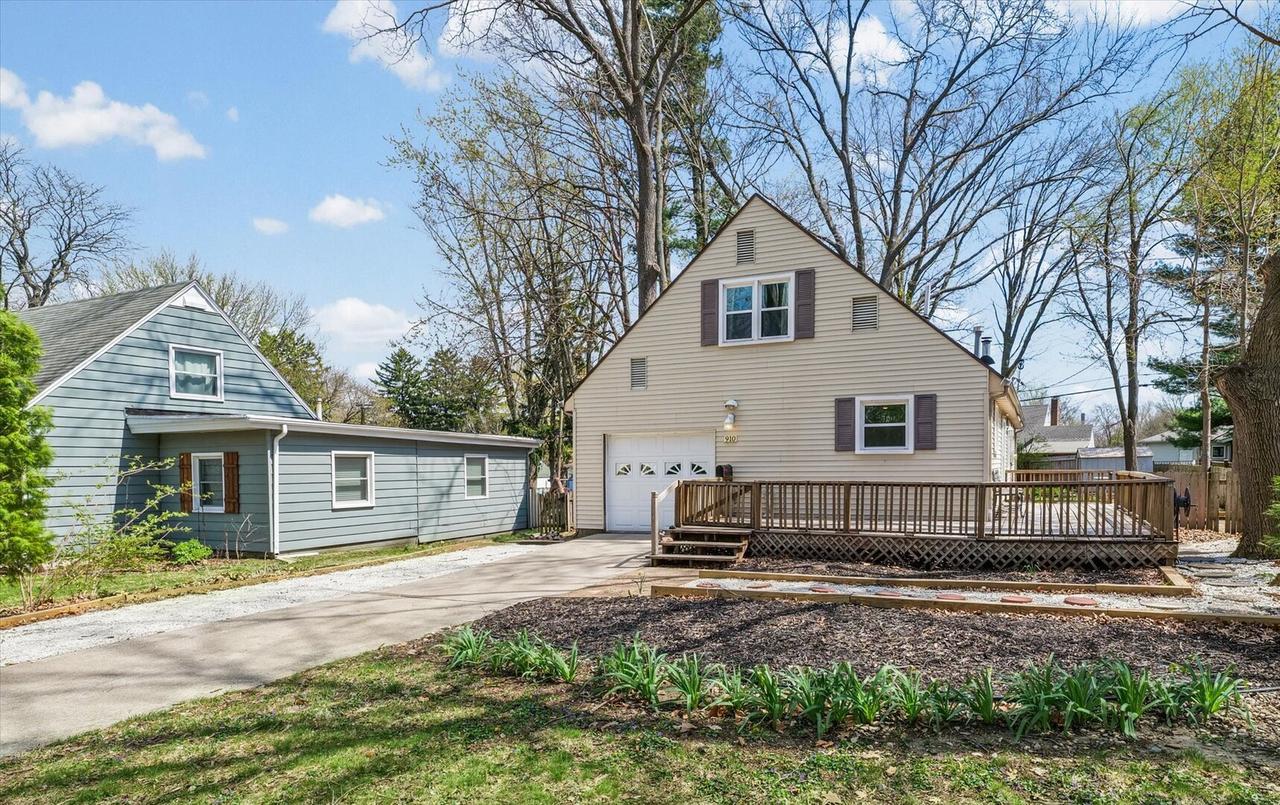 910 Foley Ave., Champaign, IL 61820