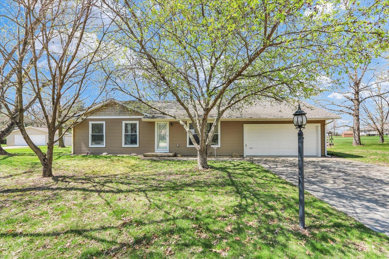 1113 S Herriott Ct., Mahomet, IL 61853