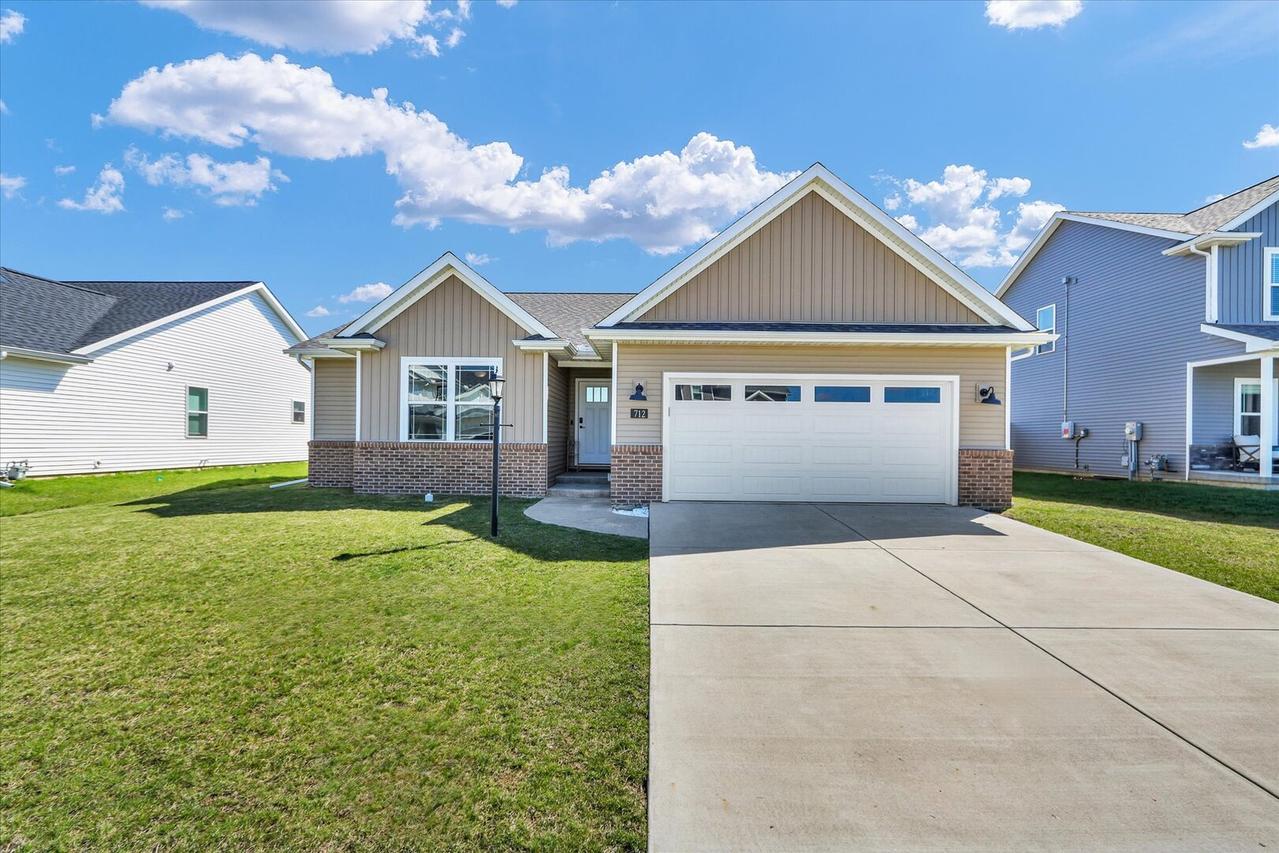 712 Cates Dr., Mahomet, IL 61853
