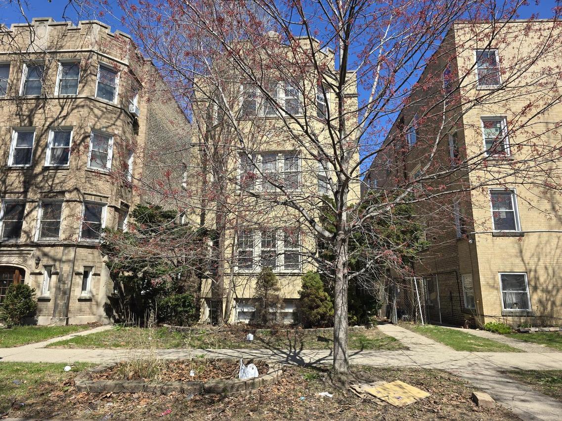 2206 W Highland Ave., Chicago, IL 60659
