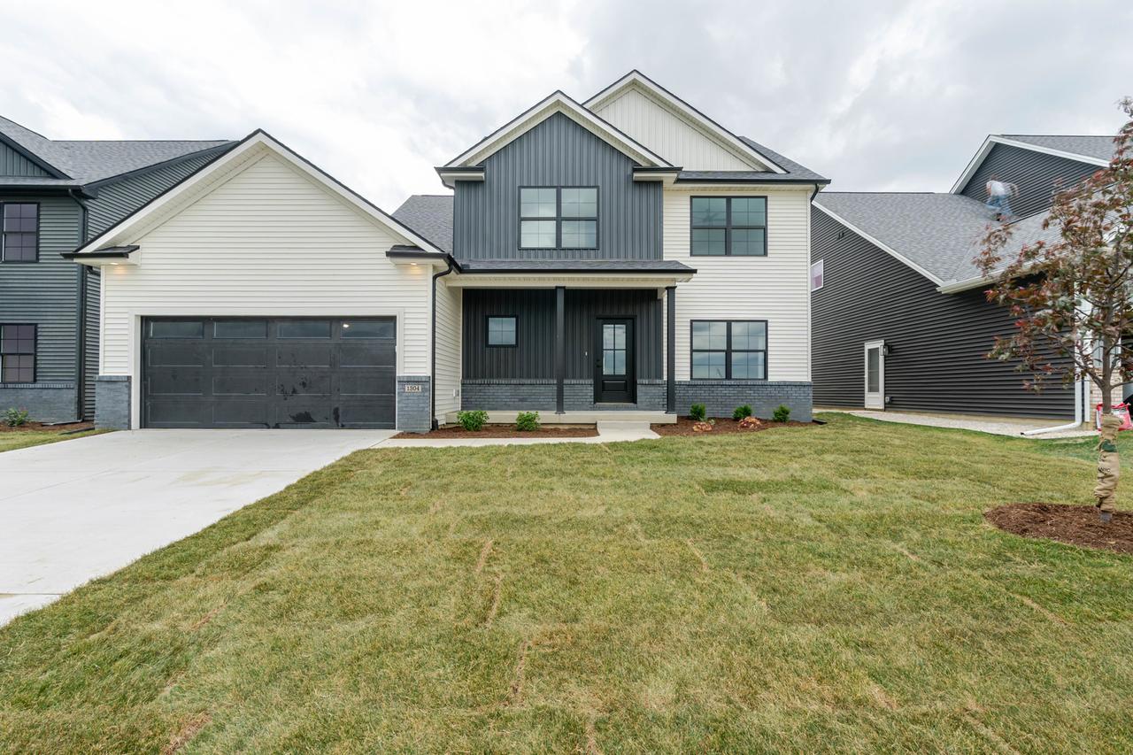 1304 Woodbine Rd., Bloomington, IL 61704