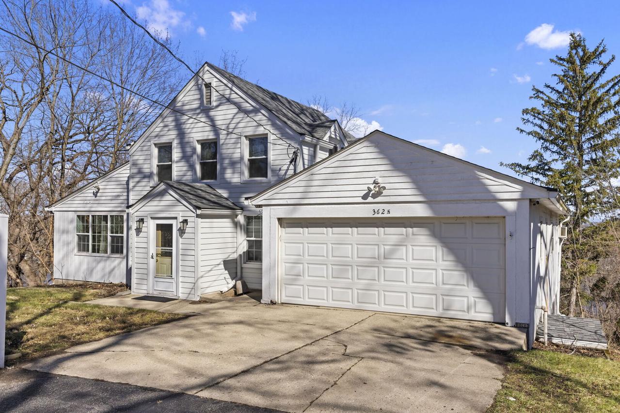 362 1/2 River Bluff Rd., Elgin, IL 60120