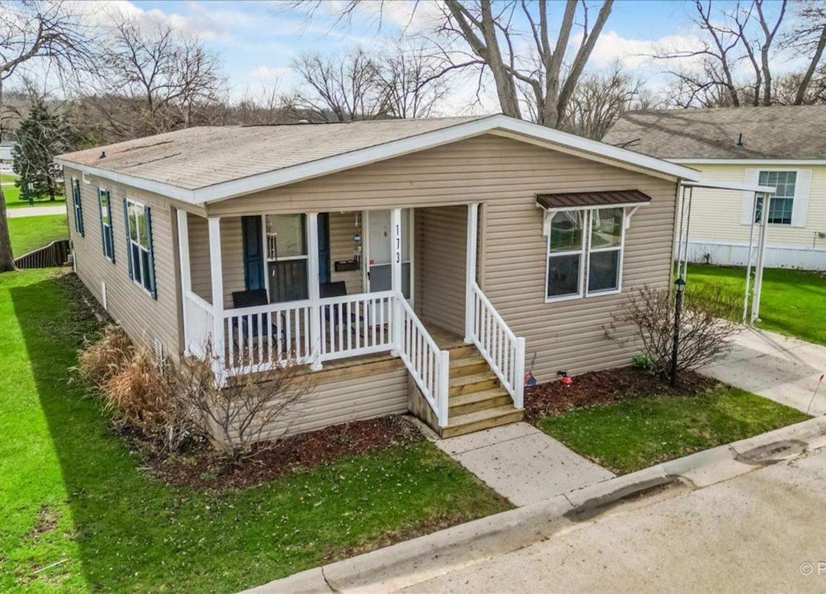 173 Northshore Rd., Elgin, IL 60123