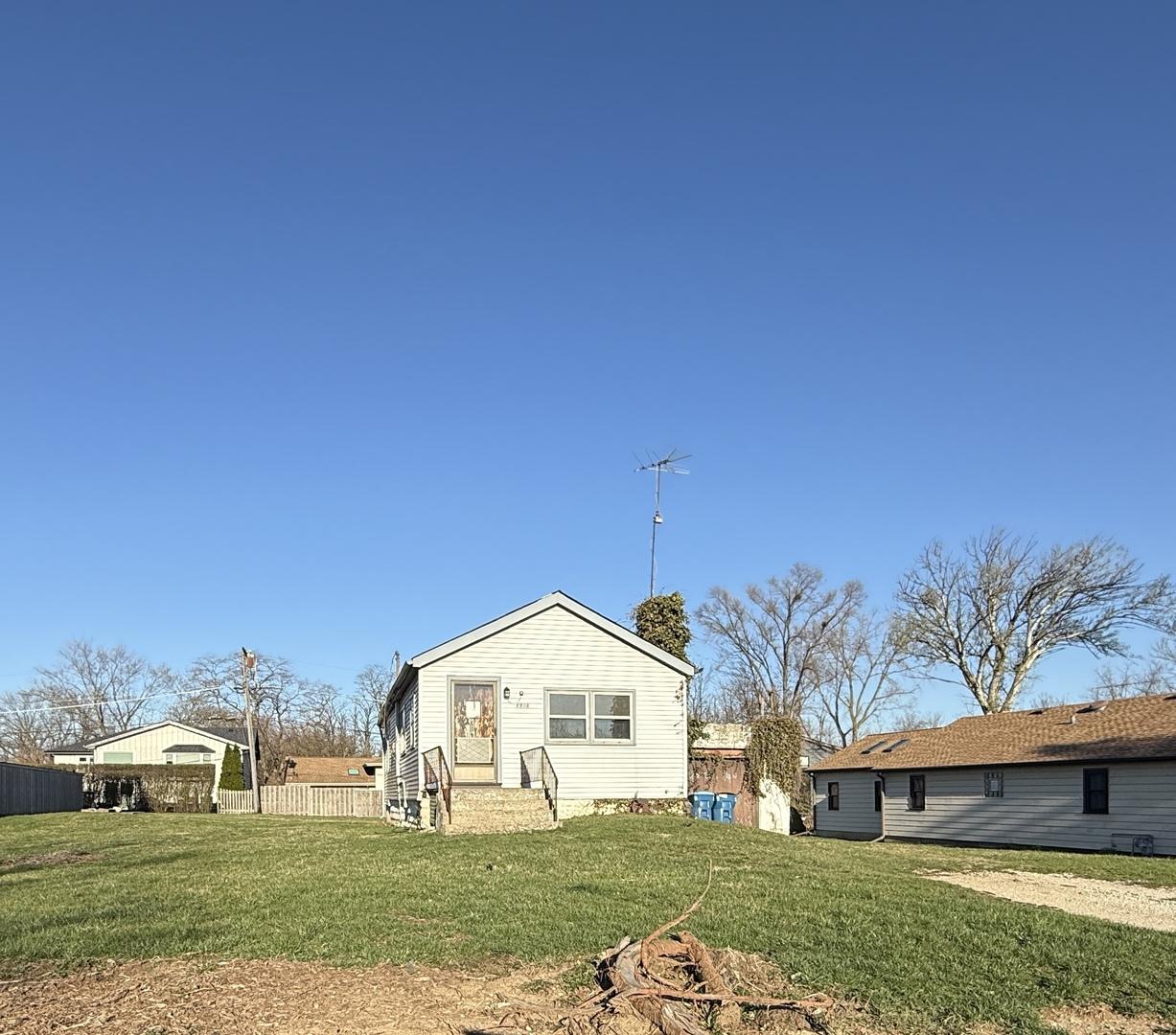 4908 Cross St., Downers Grove, IL 60515