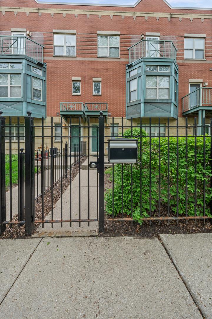 4534 S Woodlawn Ave. #4-11, Chicago, IL 60653