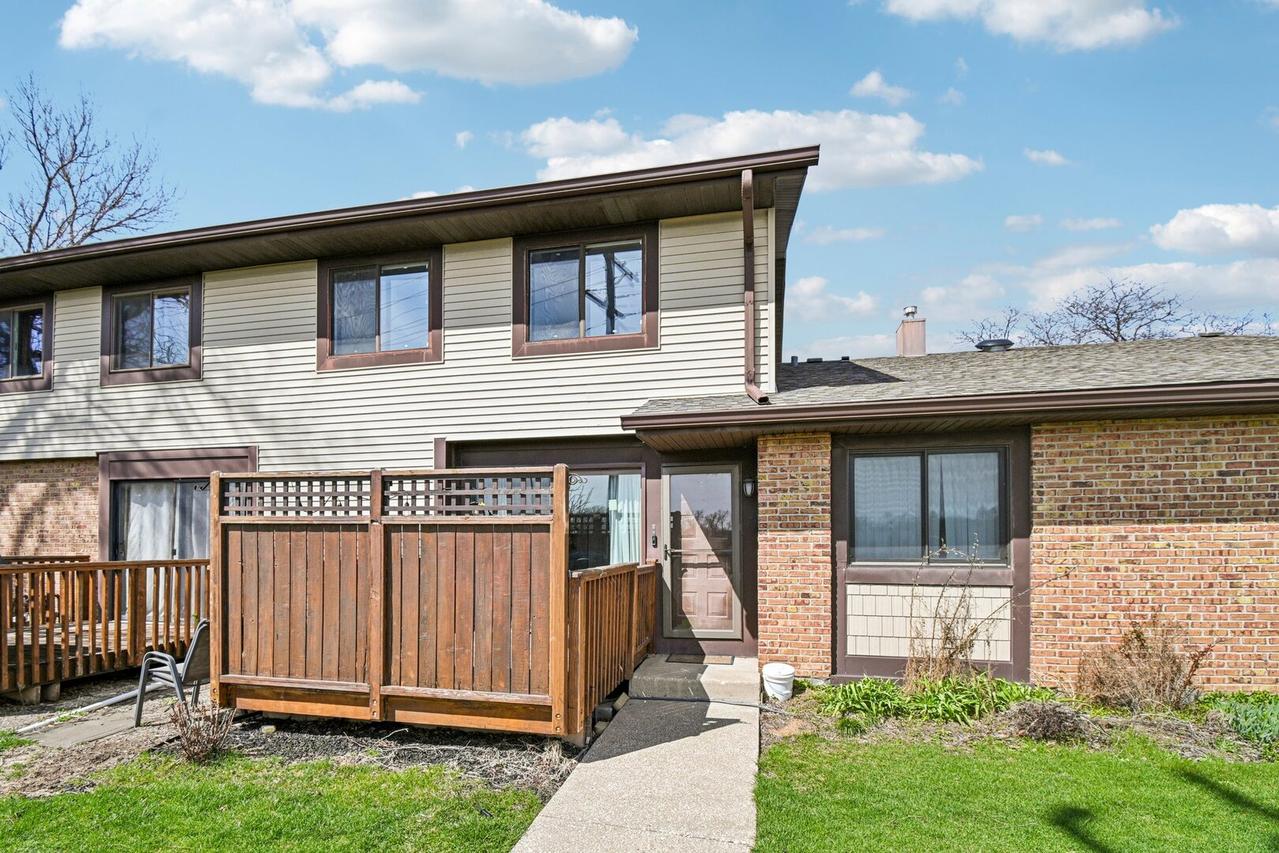 8338 Portsmouth Dr. #B, Darien, IL 60561