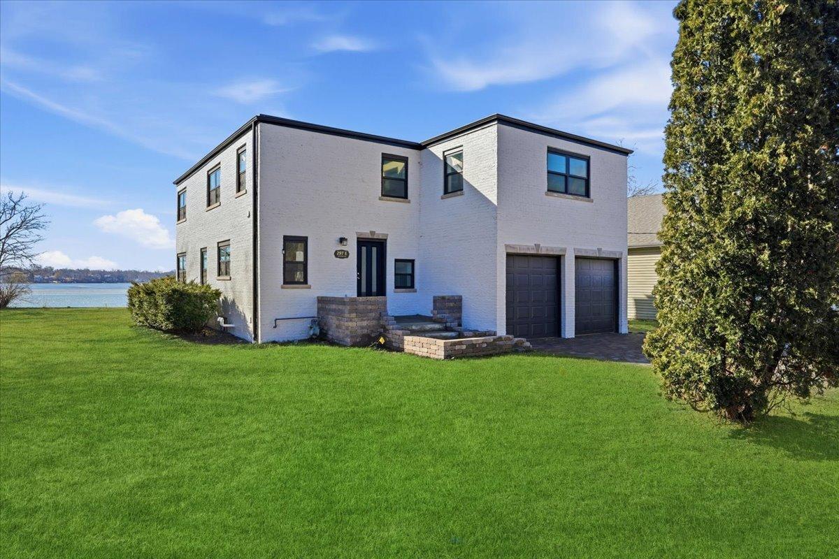297 E Lakeview Ave., Round Lake Beach, IL 60073
