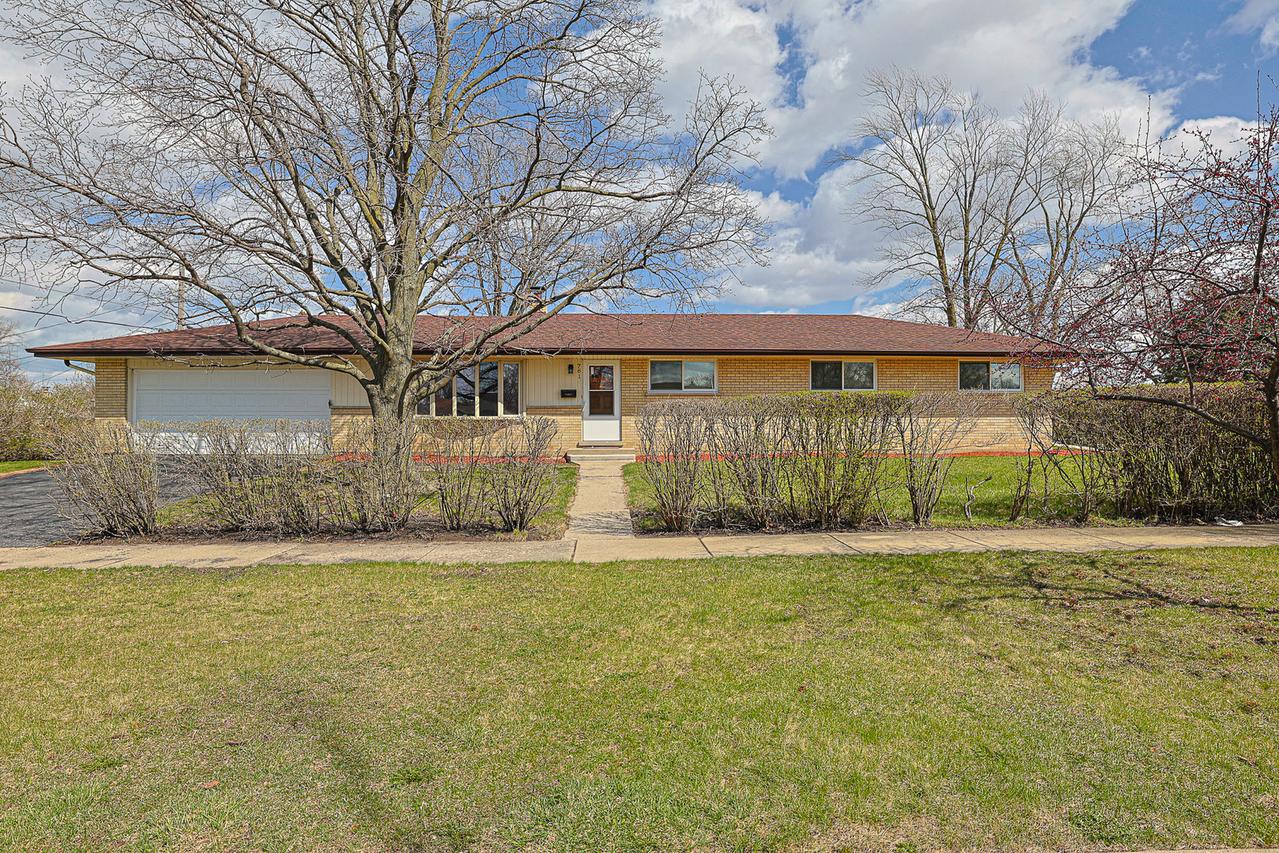 761 Marshall Dr., Des Plaines, IL 60016