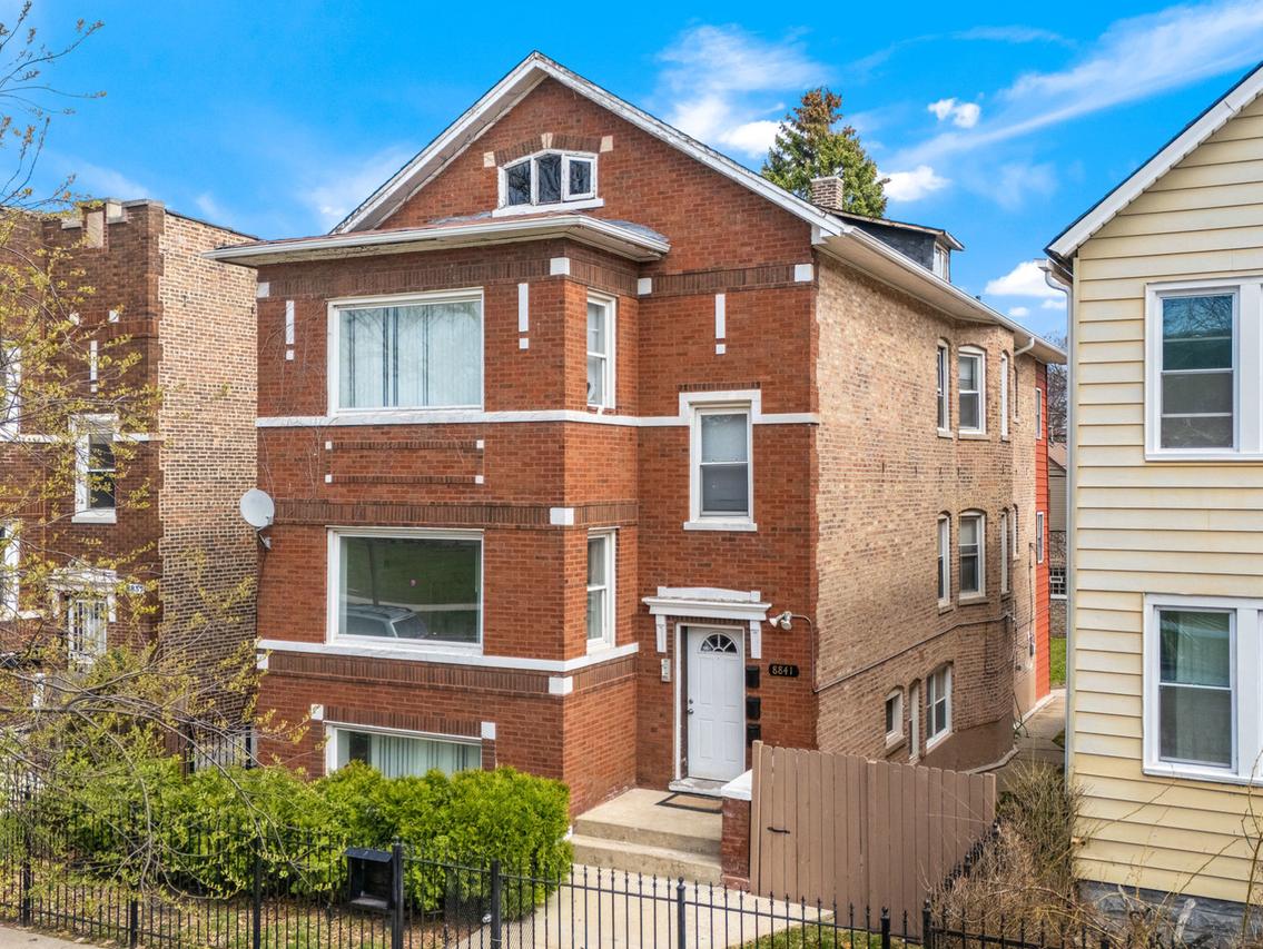 8841 S Muskegon Ave., Chicago, IL 60617