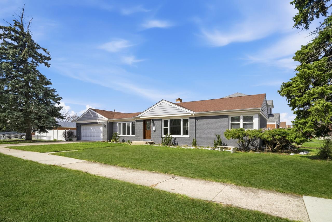 794 E Lincoln Ave., Des Plaines, IL 60018