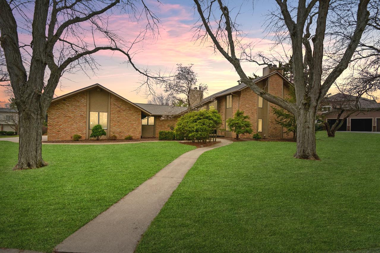 37 Pendleton Way, Bloomington, IL 61704