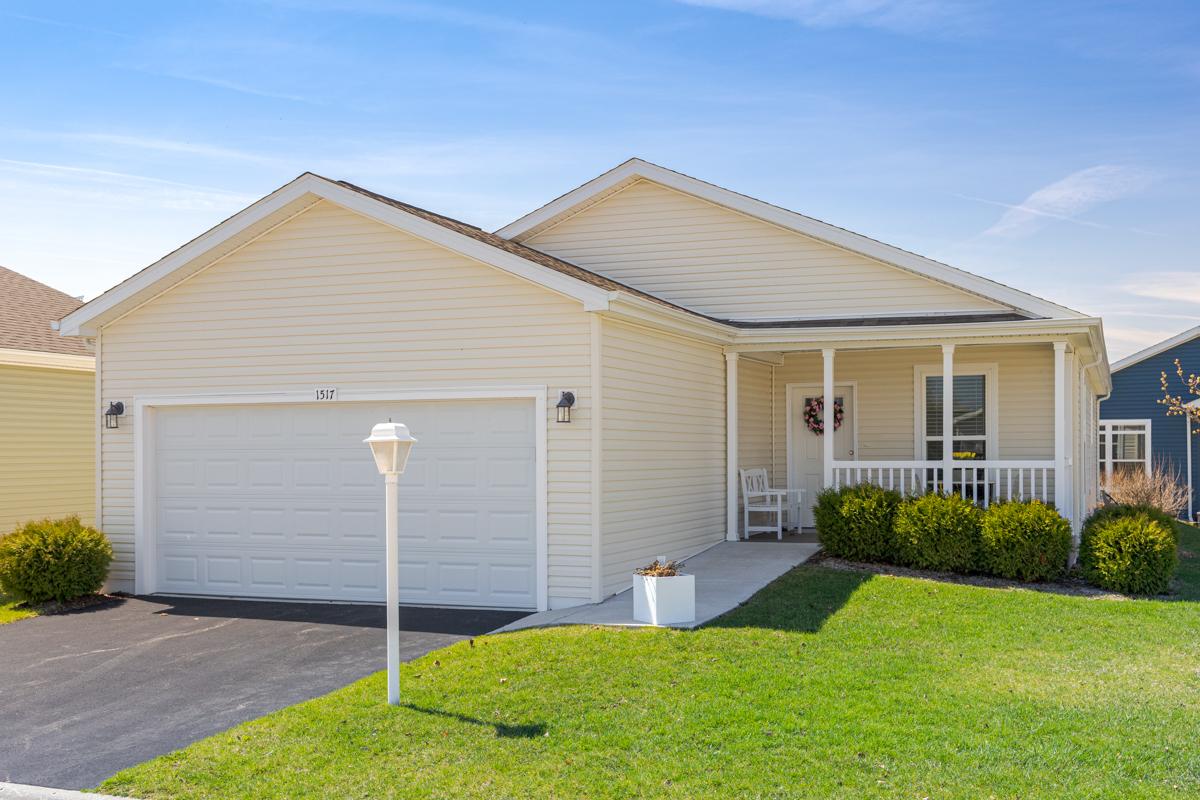 1517 Concord Ct., Grayslake, IL 60030