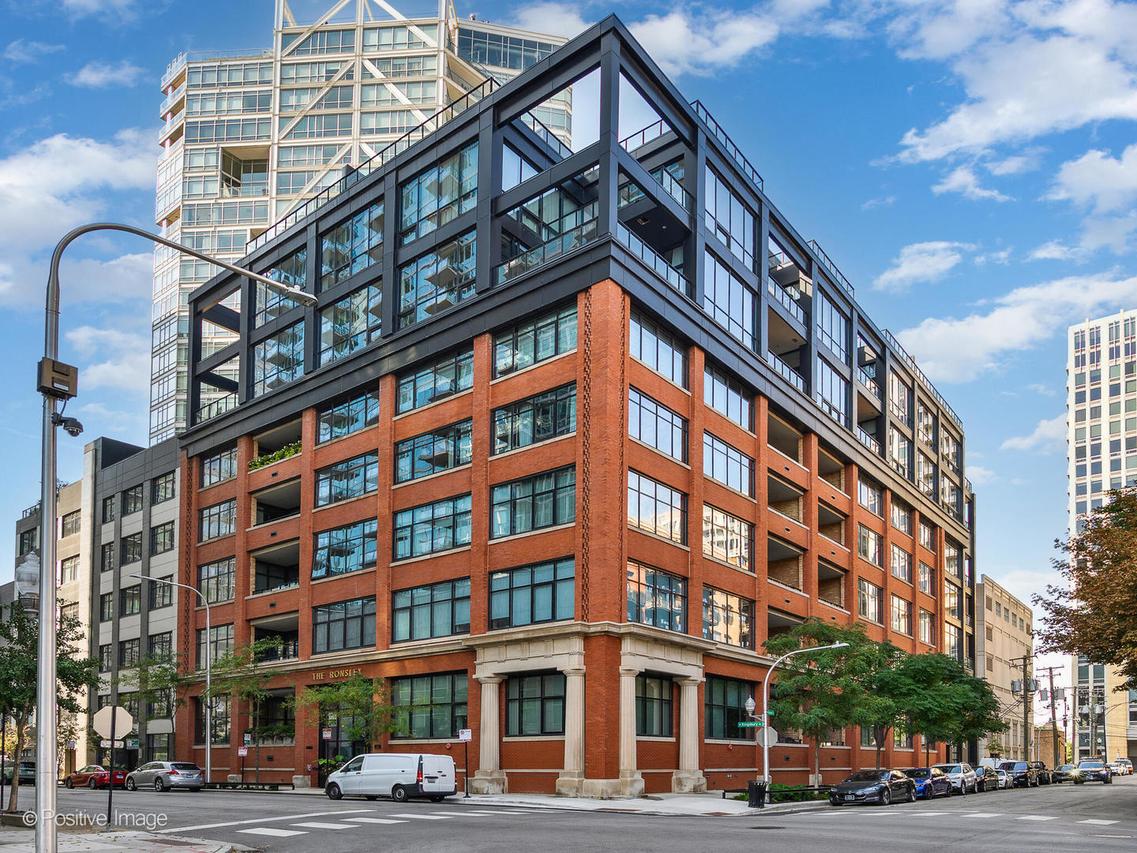 676 N Kingsbury St. #104, Chicago, IL 60654