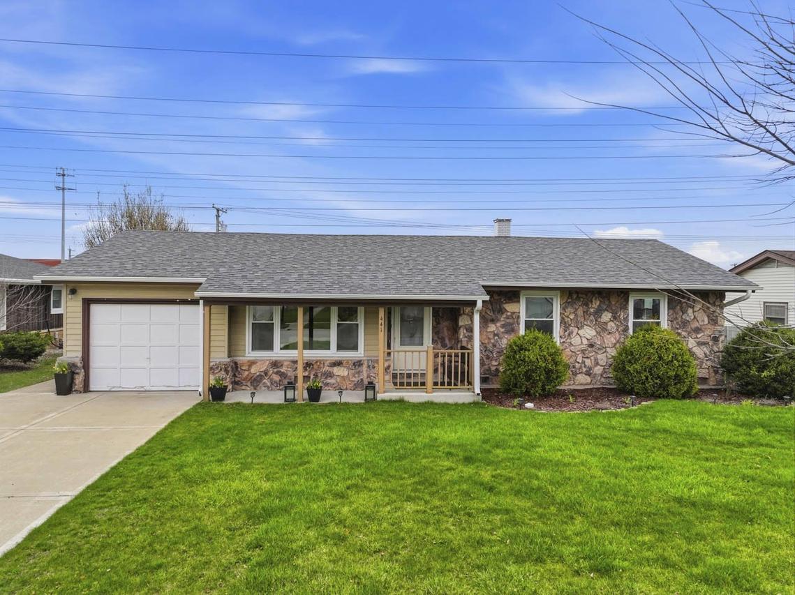 441 Walnut Ln., Elk Grove Village, IL 60007
