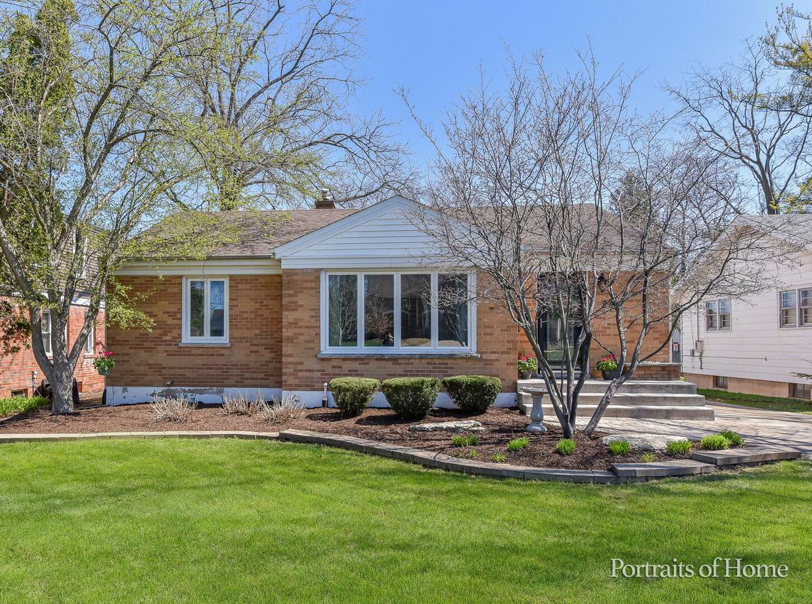 856 N Webster St., Naperville, IL 60563