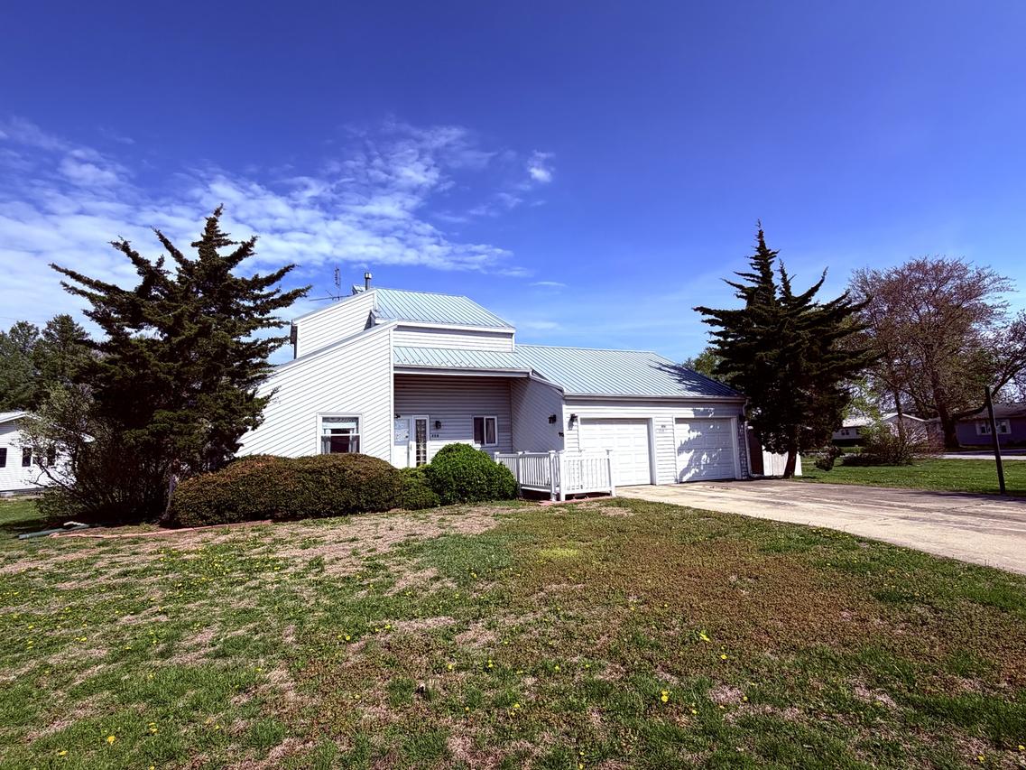408 E Croan St., Irvington, IL 62848