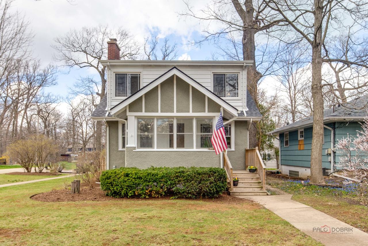 300 E Sheridan Pl., Lake Bluff, IL 60044