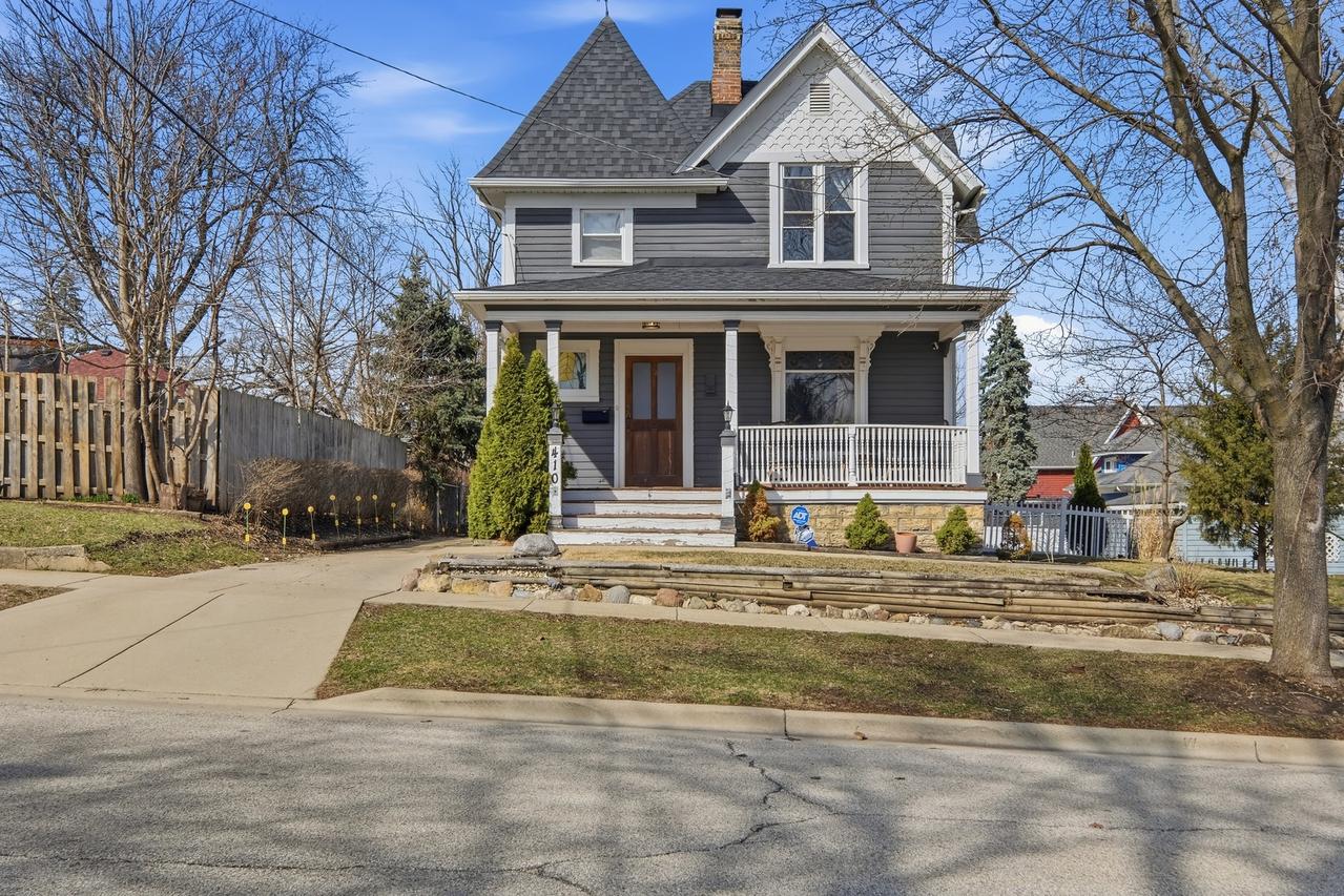 410 Standish St., Elgin, IL 60123