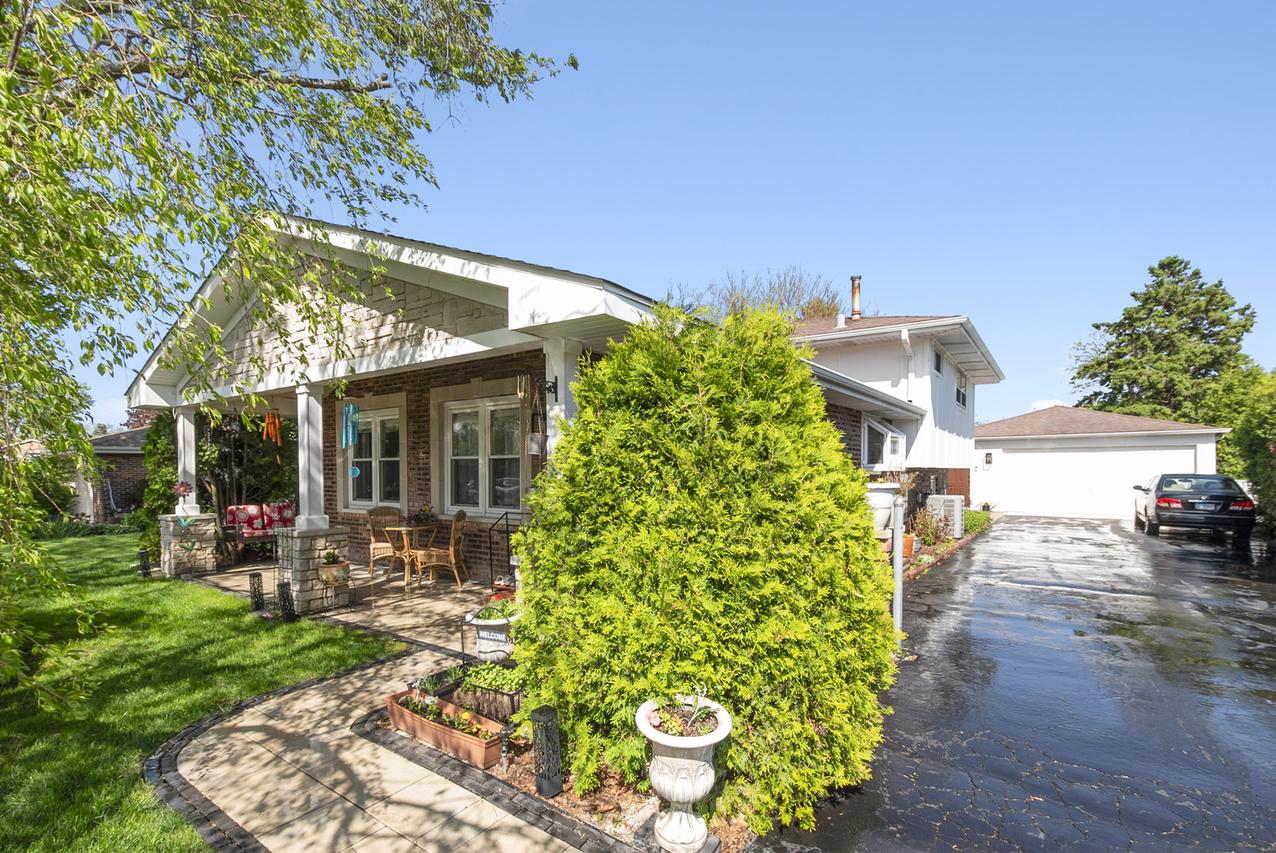 7437 Garden Ln., Justice, IL 60458