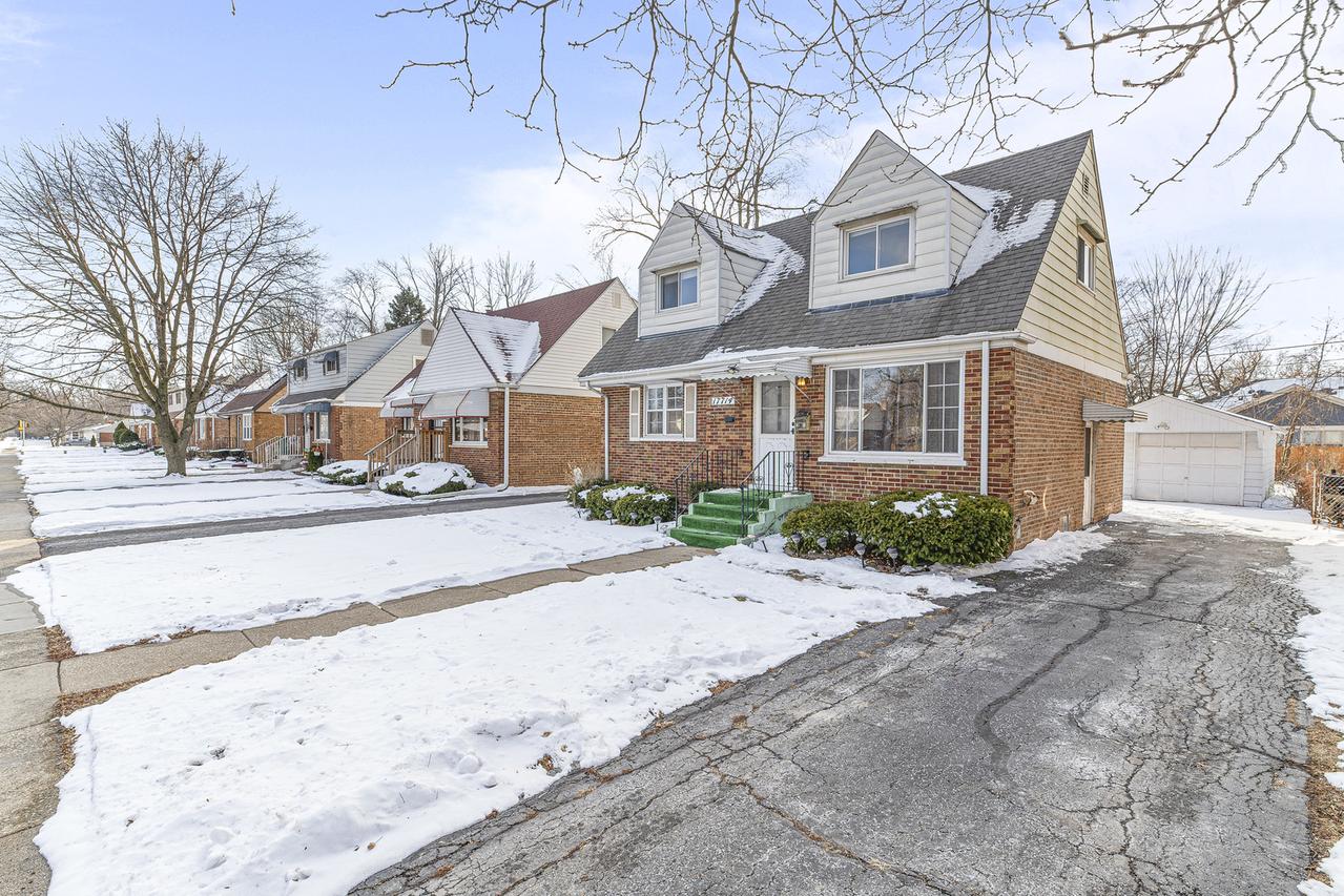 17714 Burnham Ave., Lansing, IL 60438