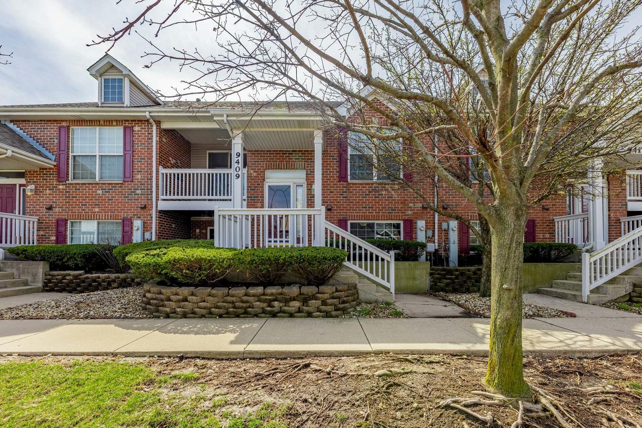 9409 Georgetown Sq., Orland Park, IL 60467