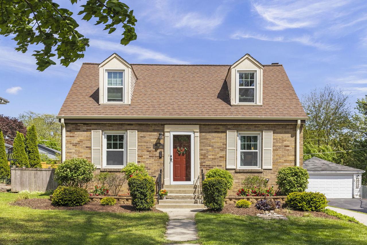 919 N President St., Wheaton, IL 60187