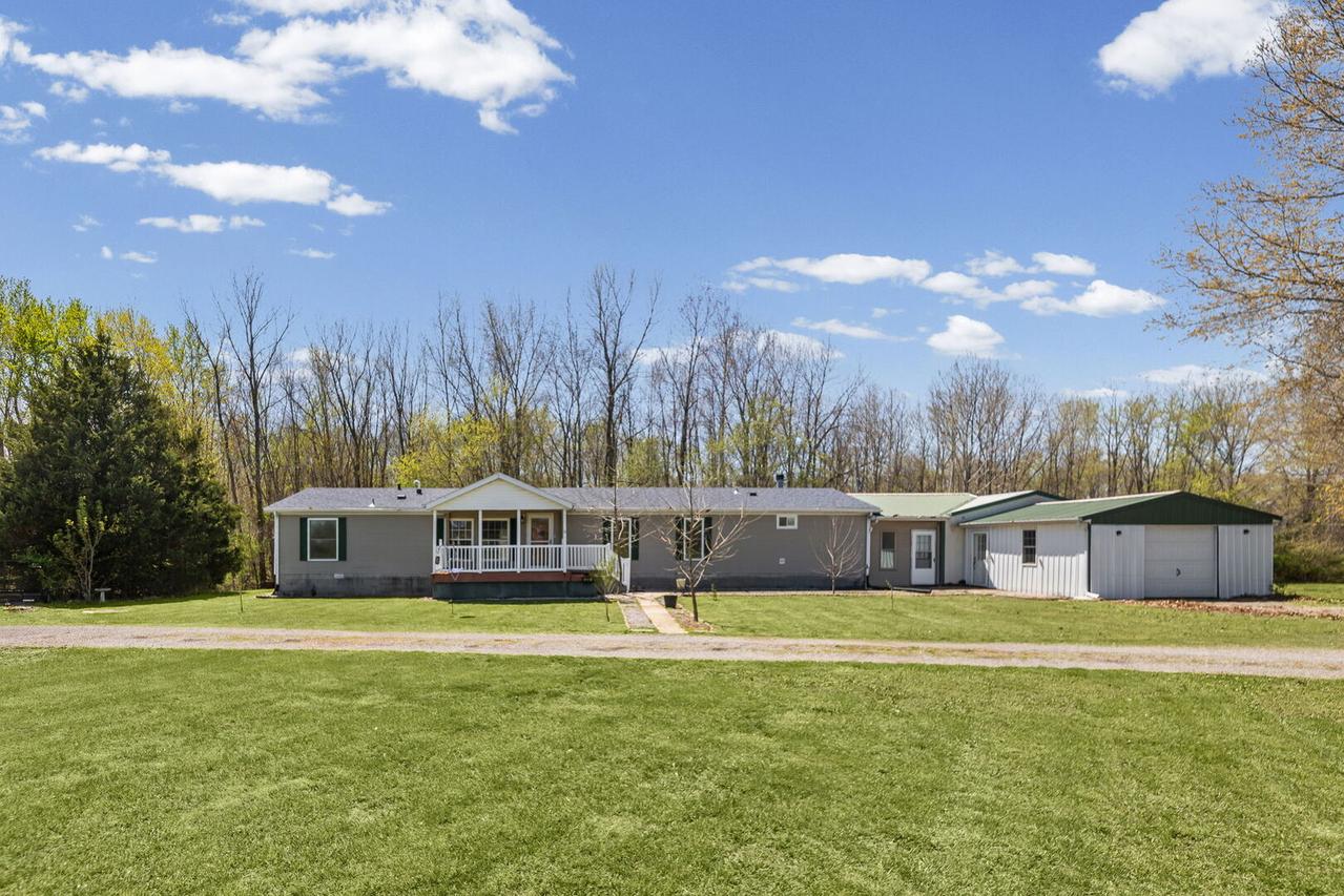2689 Paul Rd., Salem, IL 62881