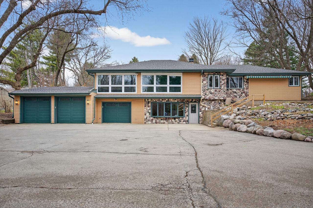 38W042 Silver Glen Rd., St. Charles, IL 60175