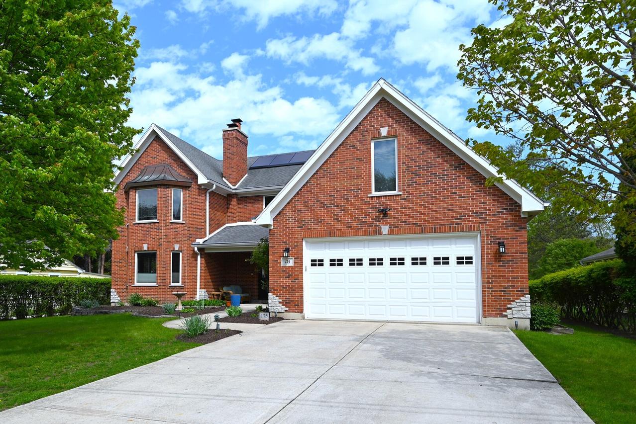 175 Lagoon Dr., Northfield, IL 60093