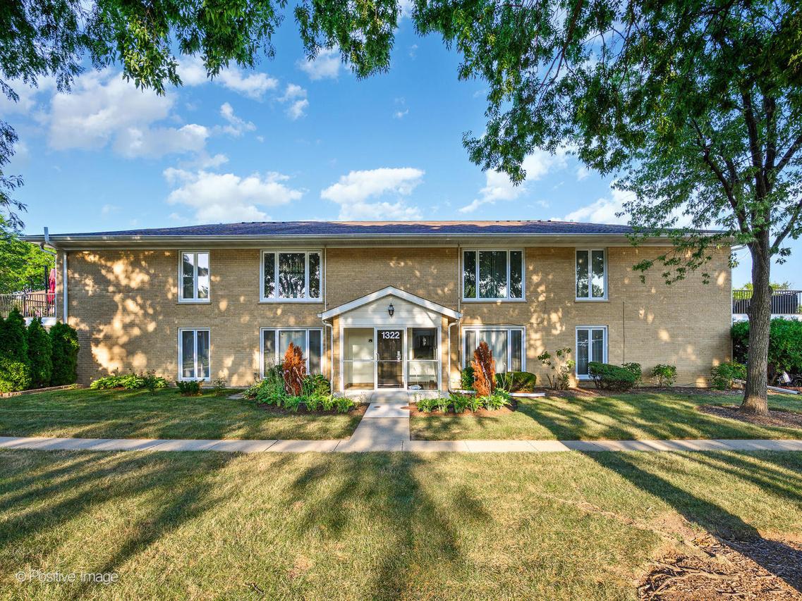 1322 S New Wilke Rd. #1C, Arlington Heights, IL 60005