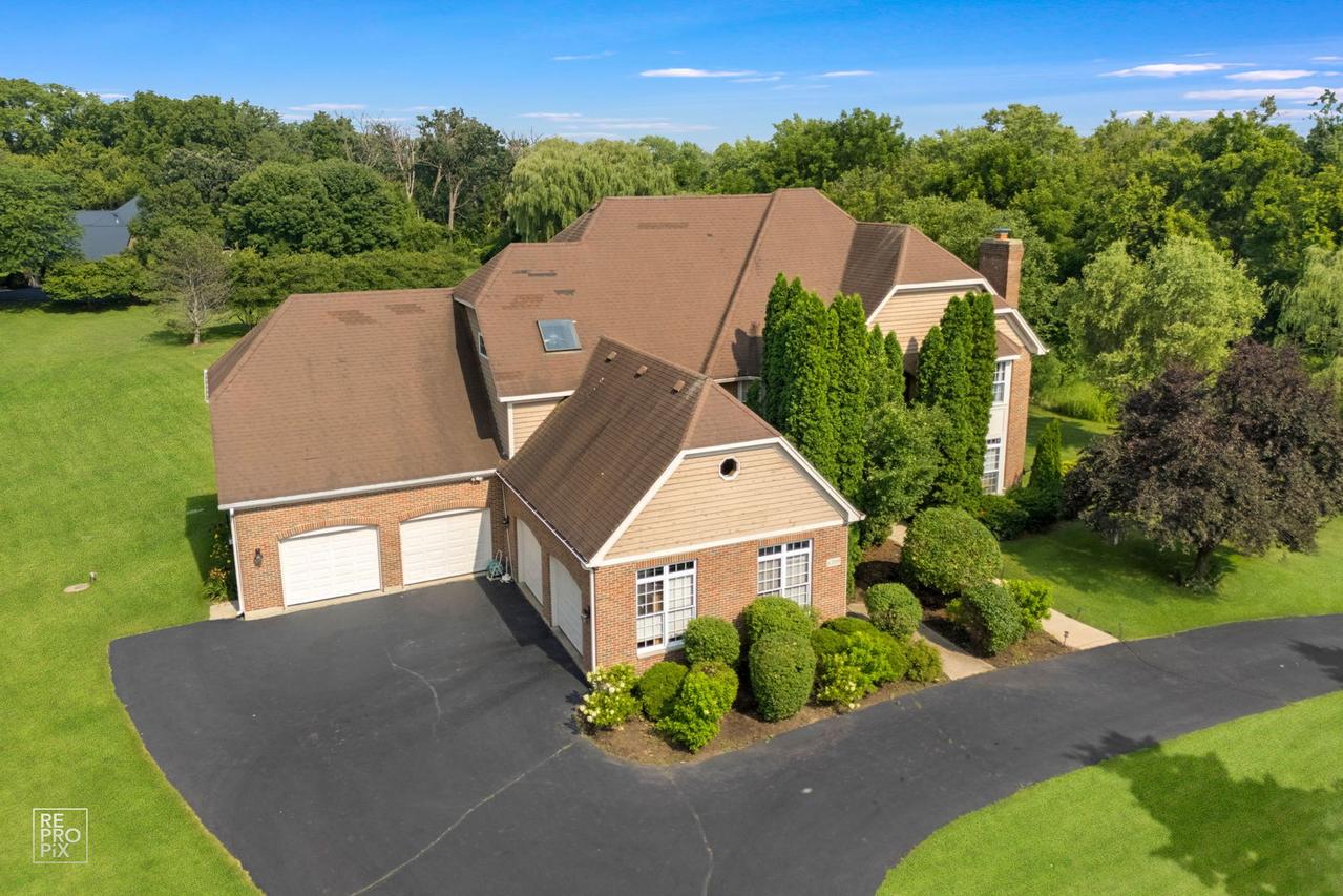 6709 Oakwood Manor Dr., Crystal Lake, IL 60012