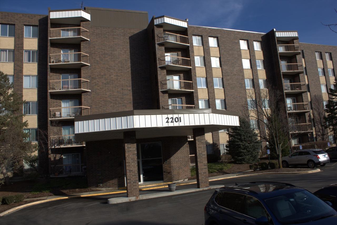 2201 S Grace St. #106, Lombard, IL 60148