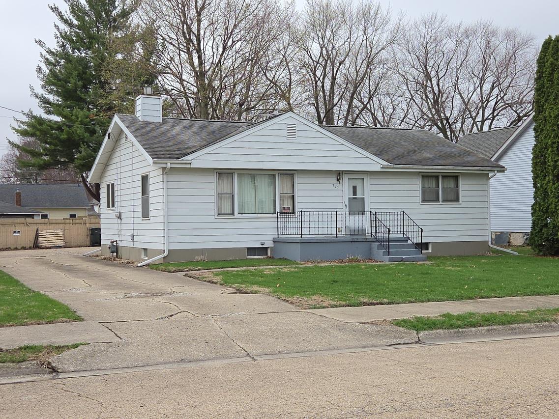 707 W 8th St., Sterling, IL 61081