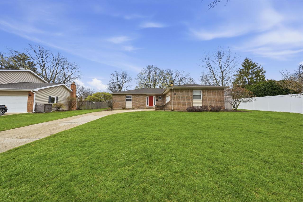 2011 Brentwood Ln., Wheaton, IL 60189