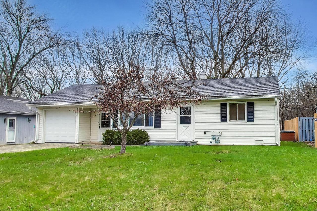 239 Maplewood Dr., Antioch, IL 60002