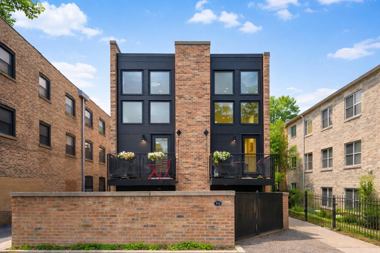 910 W Diversey Pkwy. #F, Chicago, IL 60614