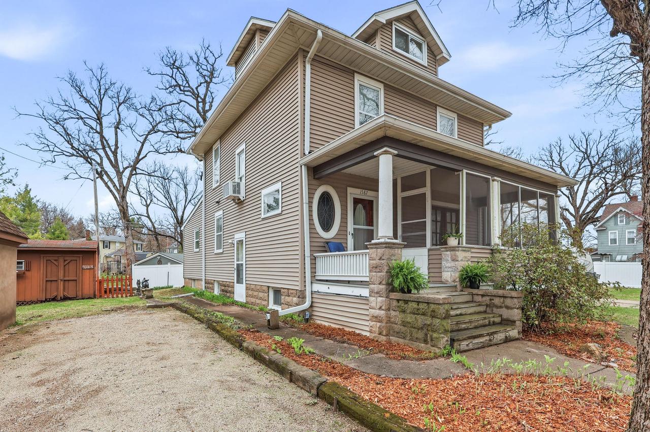 1587 34th Ave., Moline, IL 61265