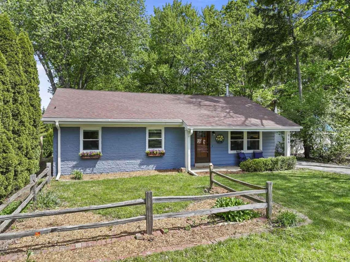 946 W Winchester Rd., Libertyville, IL 60048
