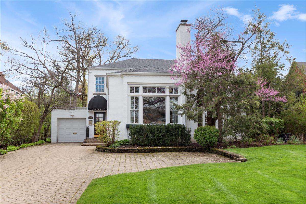 179 Pierce Rd., Highland Park, IL 60035