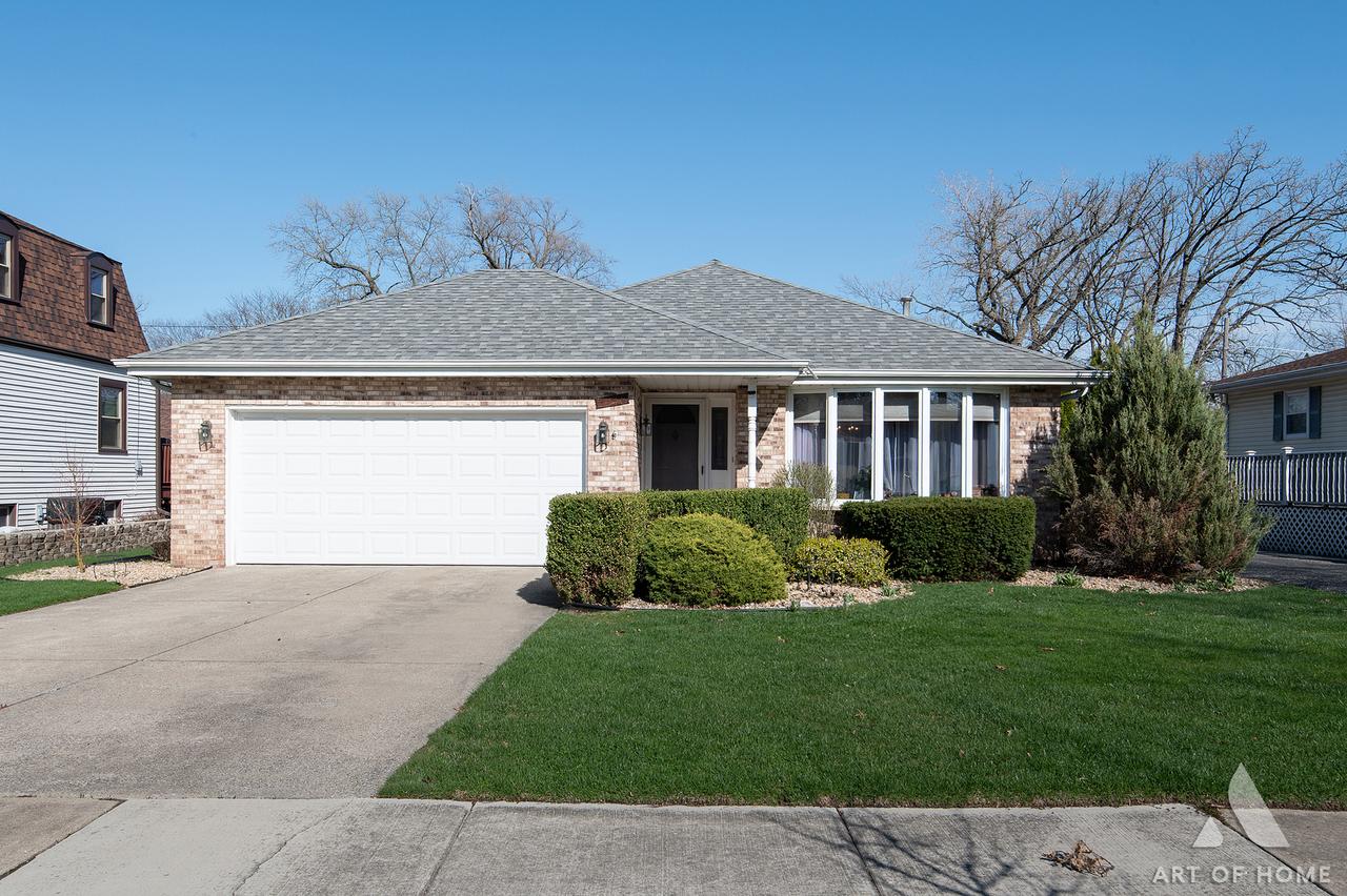 9345 S 82nd Ct., Hickory Hills, IL 60457